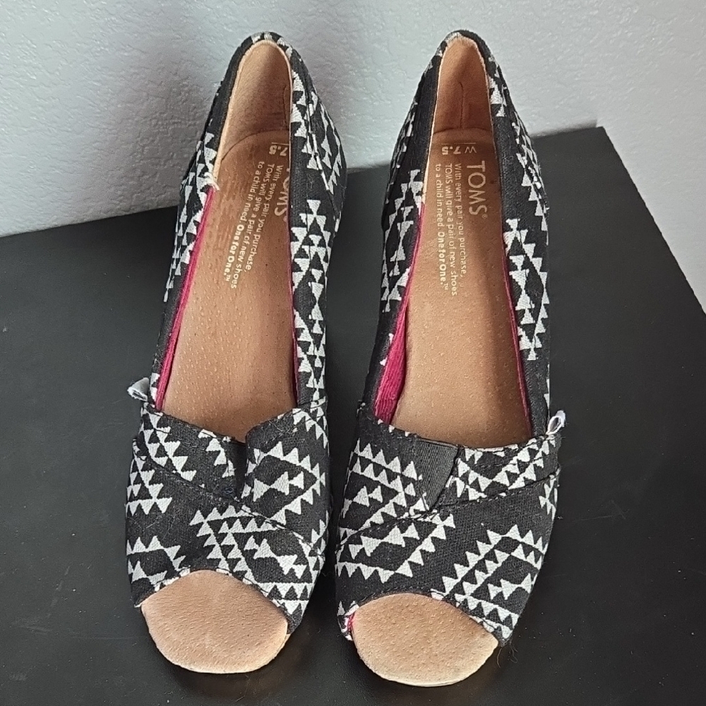 Toms Black and White Wedge Shoes with Classic Design